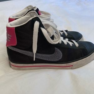 Hightop vintage Nikes size 8